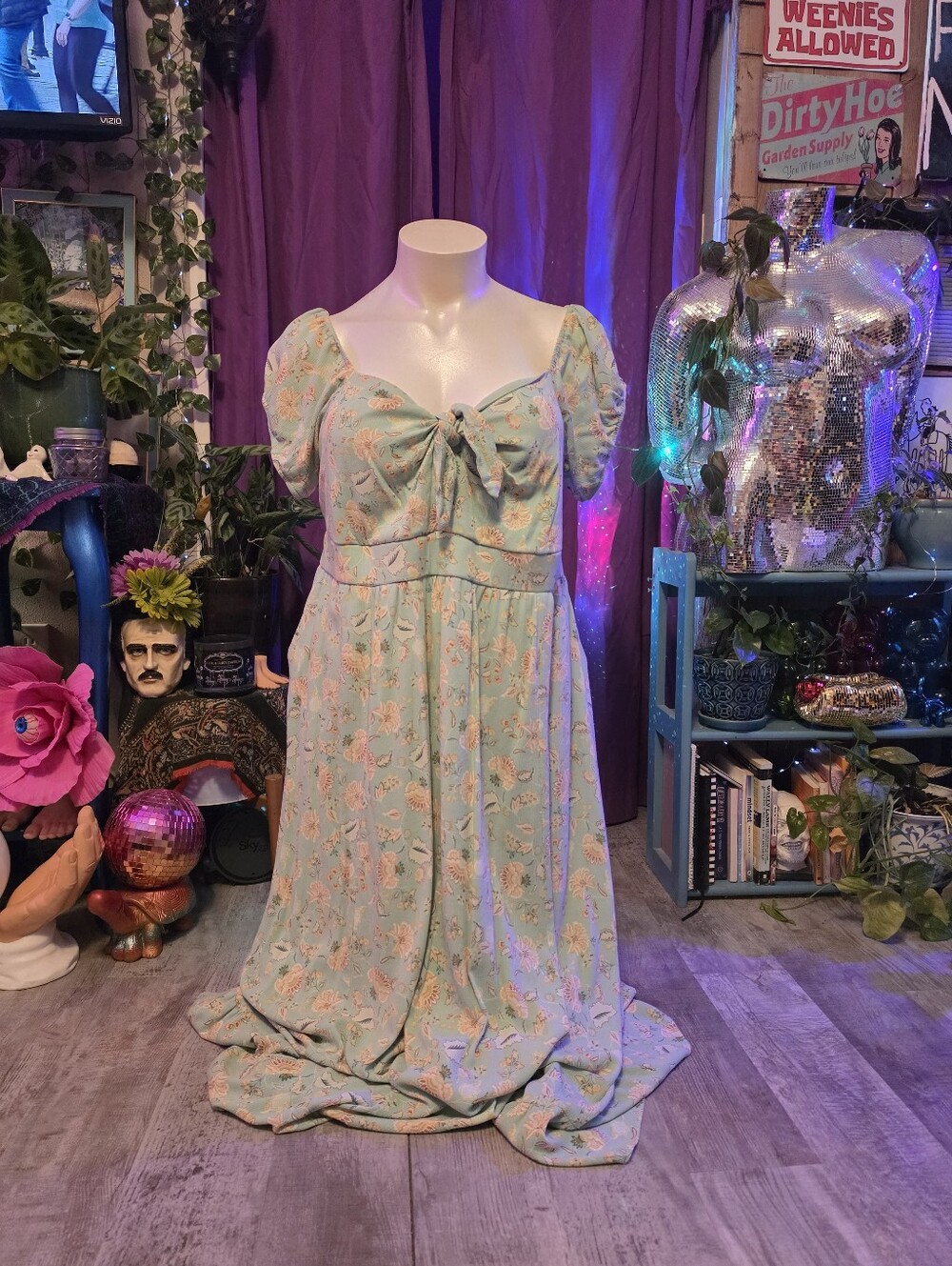 Torrid Size 3 Green Floral Tie-Front Dress